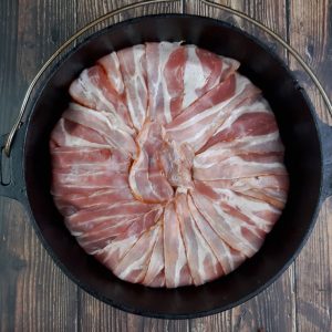 Schichtfleisch mit Bacon zugeklappt