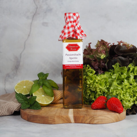 Eine Flasche Passionsfrucht Aperitif Essig