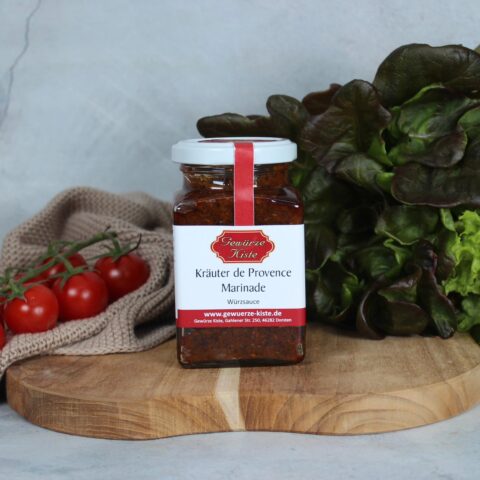 Kräuter de Provone auf einem Holzbrett