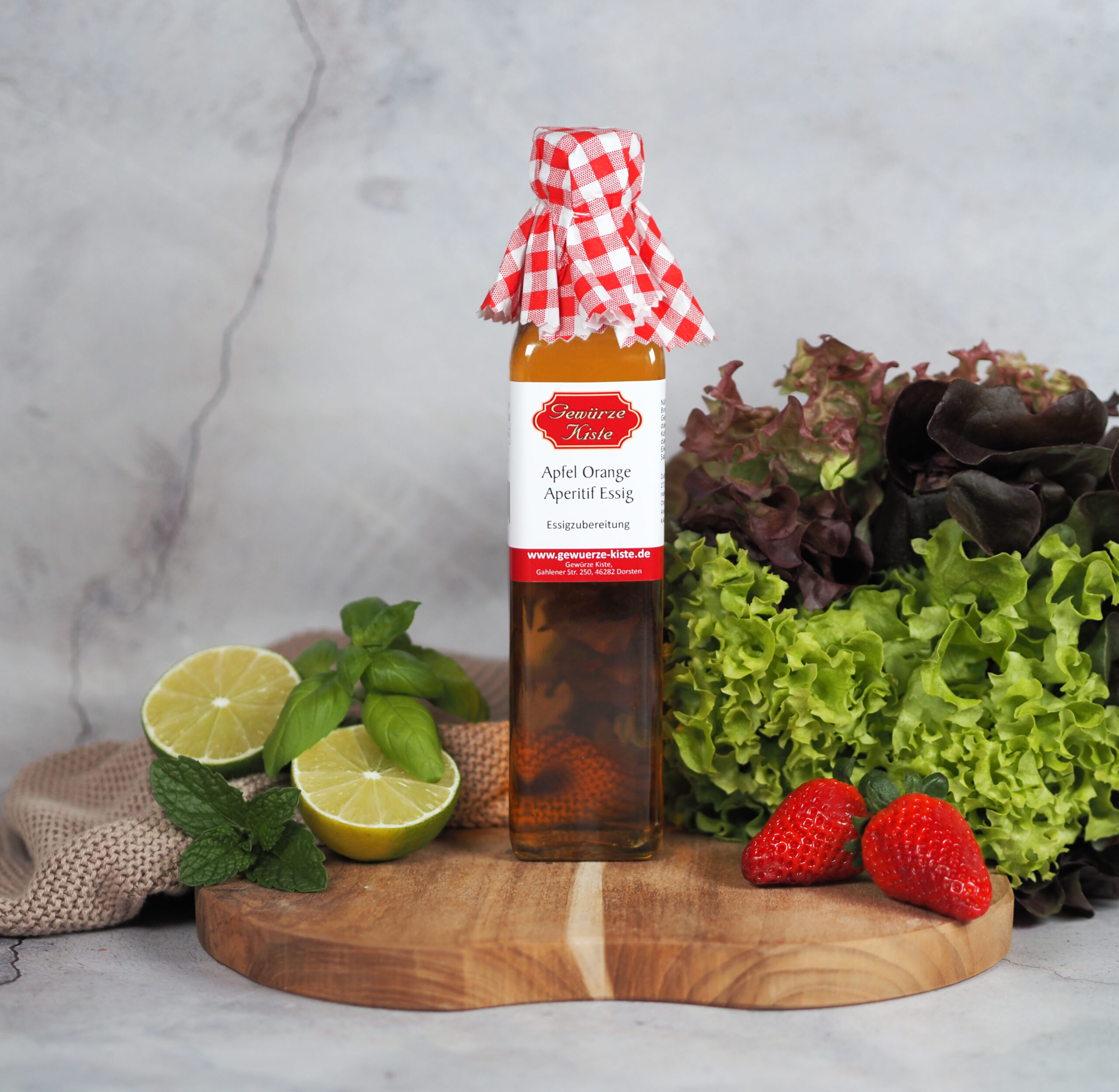 Eine Flasche Apfel Orange Aperitif Essig